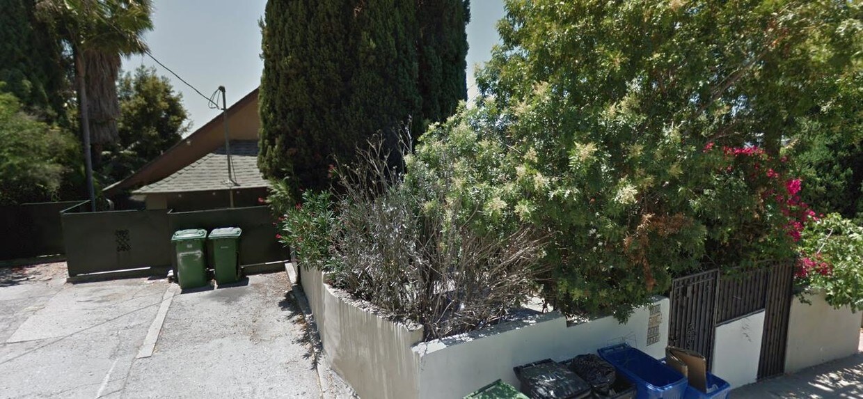 Primary Photo - 2272 1/2 Cove Ave
