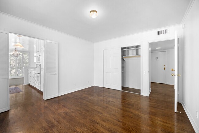 Foto del edificio - 2301 S Beverly Glen Blvd