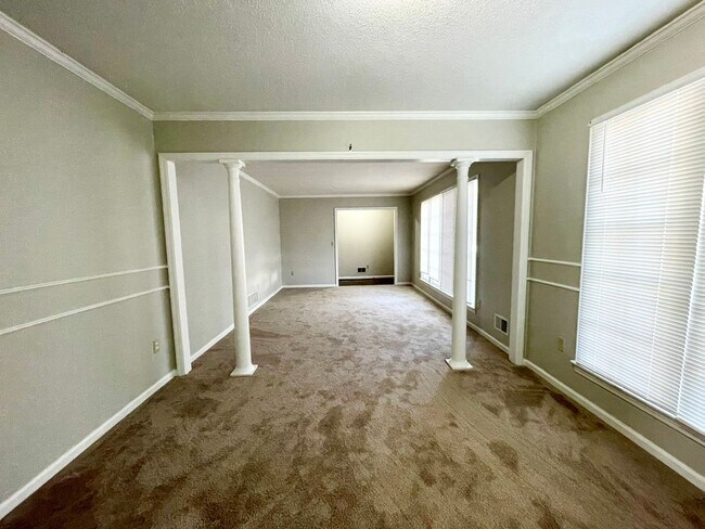 Building Photo - Irmo