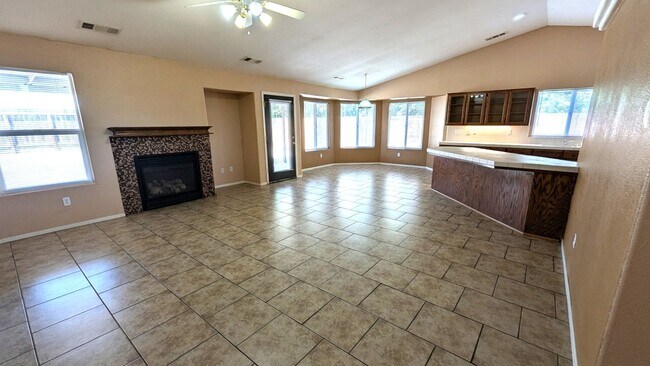 Foto del edificio - Beautiful Westside 3 Bedroom 2 Bath Home