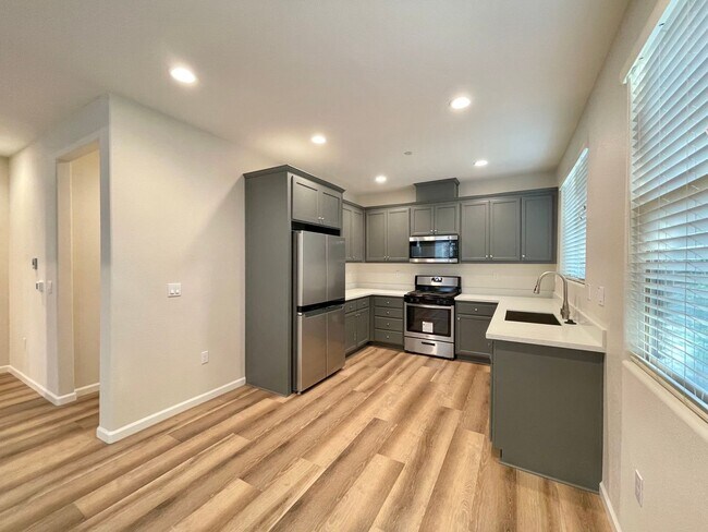 Foto del edificio - Newer Napa 2 Bedroom 2 Bathroom Condo; Both Bedrooms En-Suite