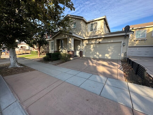 Building Photo - Beautiful 4 Bedroom, 3 Full Bath W/ Office / Best Property Management