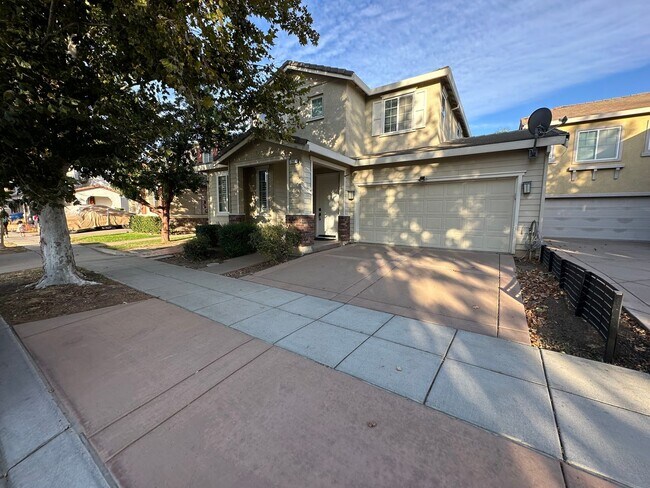 Building Photo - Beautiful 4 Bedroom, 3 Full Bath W/ Office...