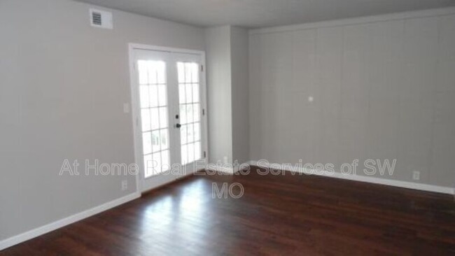 Building Photo - 930 S Campbell Ave