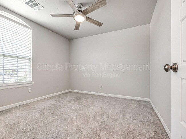 Foto del edificio - 400 Fallview Ct