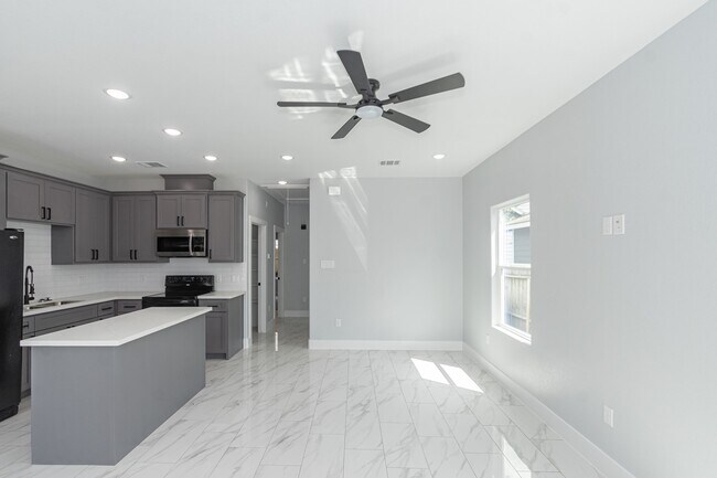 Foto del edificio - 6513 Avenue B