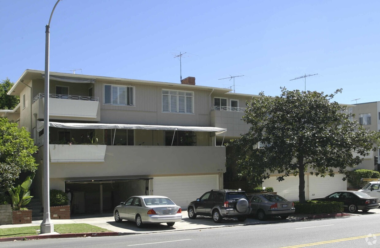 Primary Photo - 1366 S Beverly Glen Blvd