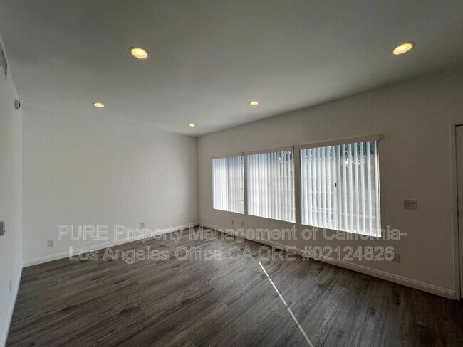 Building Photo - 1122 166th St