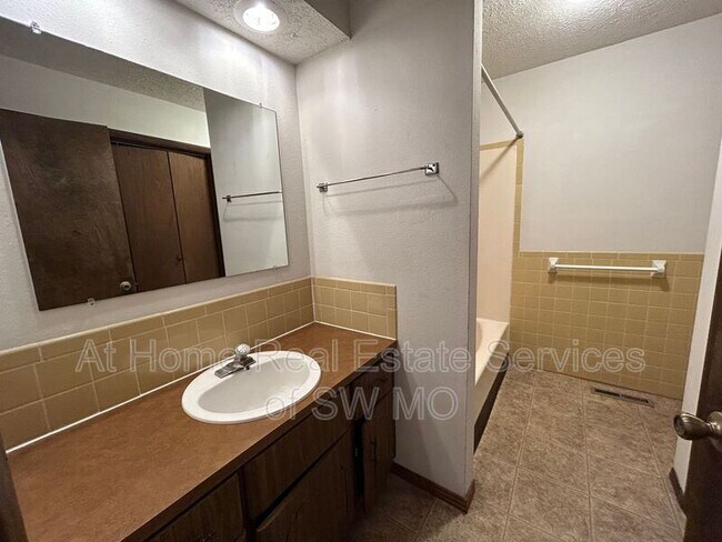 Foto del edificio - 3305 E Portland St