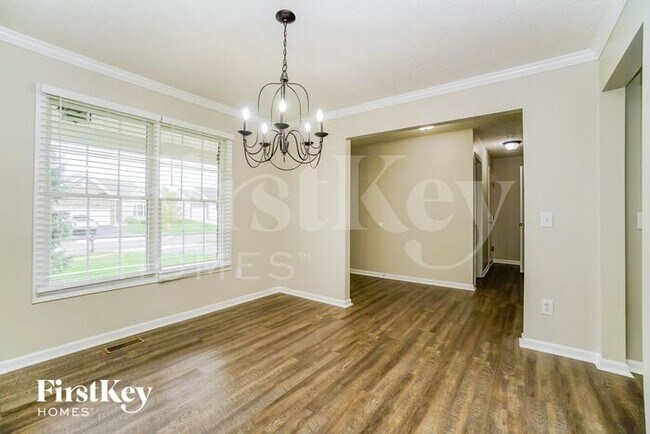 Foto del edificio - 7821 Edgewater Ct