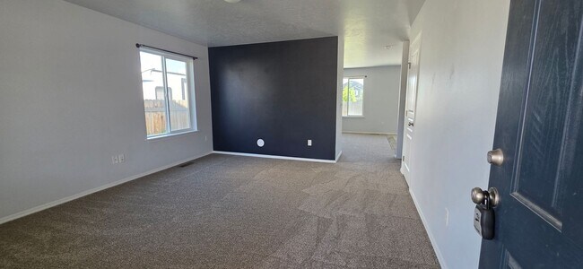 Foto del edificio - Stunningly Upgraded 4-Bedroom Home in Prime Kuna Location