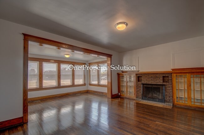 Building Photo - 456 Tyler St