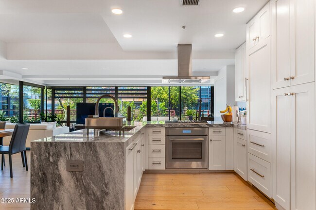 Foto del edificio - 7147 E Rancho Vista Dr