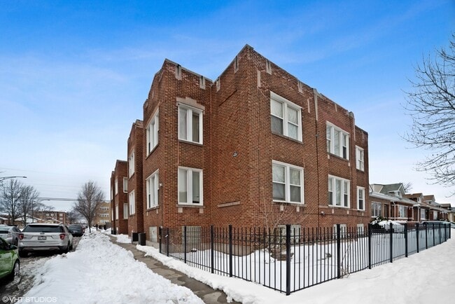 Foto del edificio - 1008 W 76th St