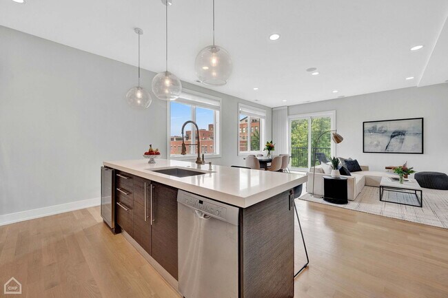 Foto del edificio - 1312 W Madison St