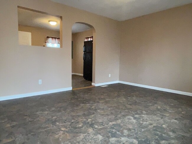 Building Photo - Two Beds, One Bath, Endless Possibilities!