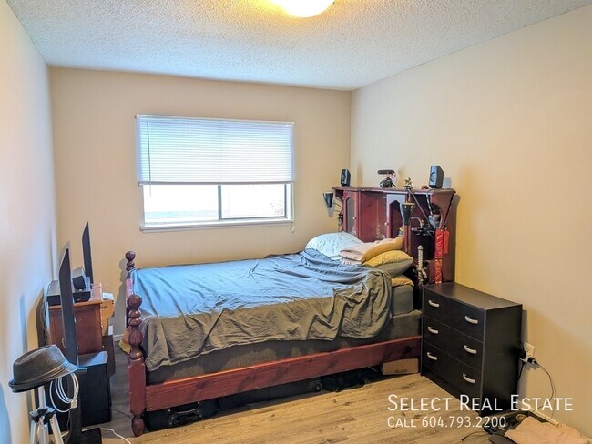 Photo du bâtiment - 1755 No 9 Highway215