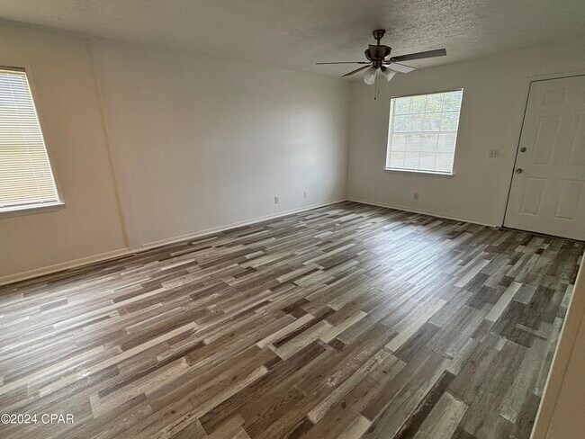 Foto del edificio - 3923 W 22nd St