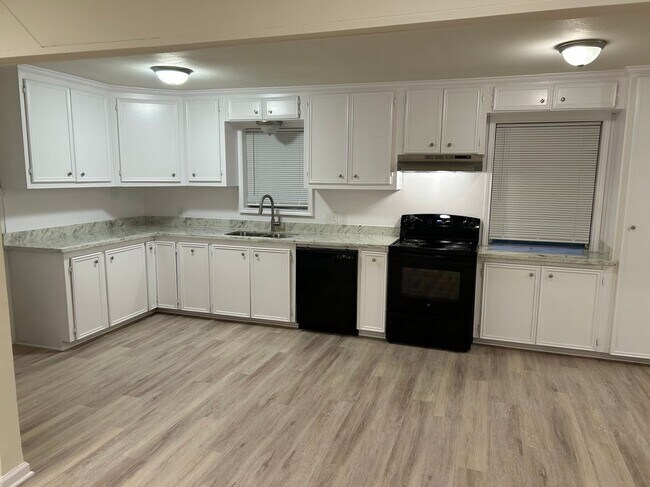 Foto del edificio - 235 US-90