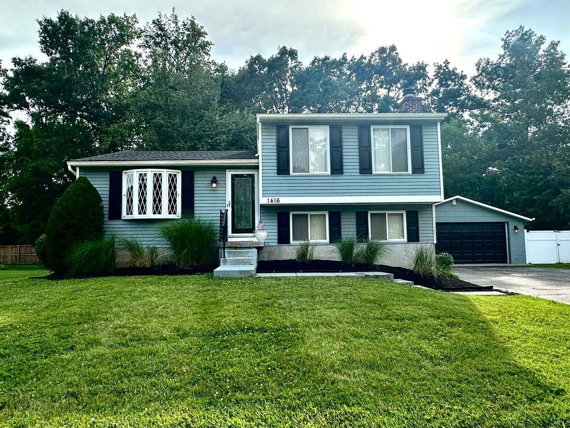 Primary Photo - 1416 Hagen Rd