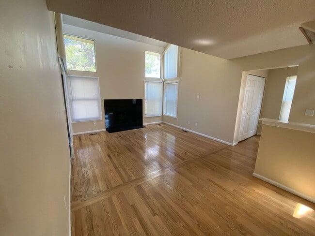 Photo - Beautiful 3 Bedroom 2 Bath Townhome Close to the Mountains!!