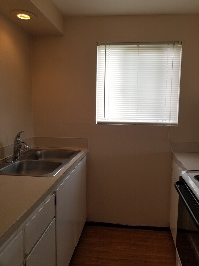 Building Photo - 809 Borseth St