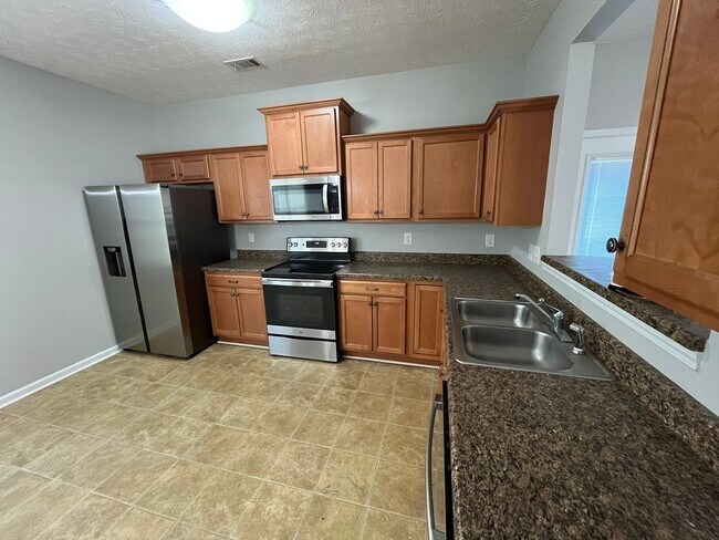 Foto del edificio - Welcome To The Orchard Hills Subdivision! Located in Phenix City, AL