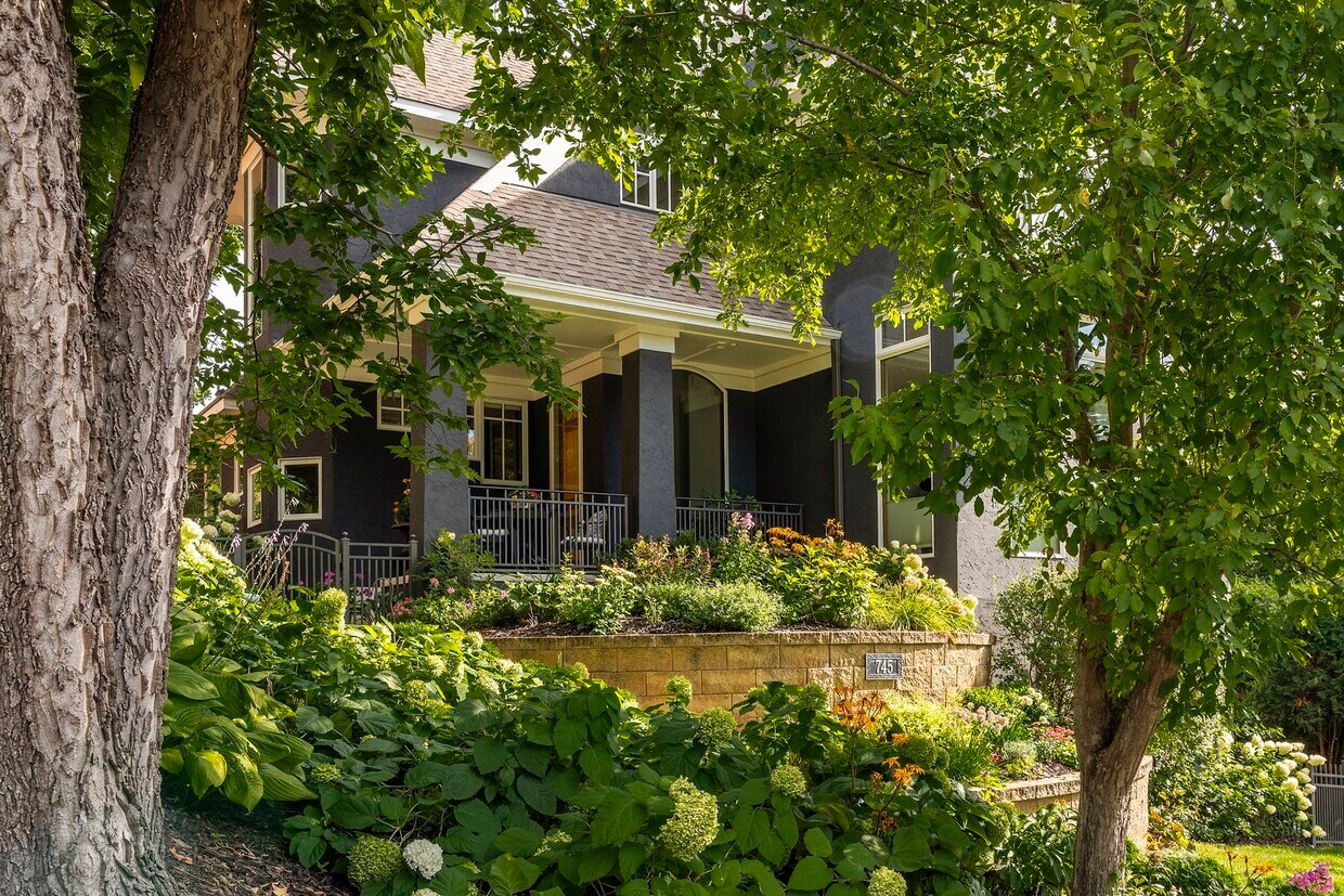 Welcome to 745 Rice Street E - 745 Rice St E