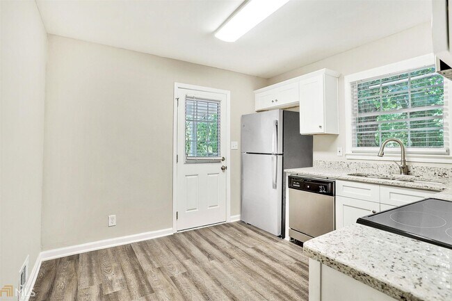 Foto del edificio - 2625 Crestdale Cir SE