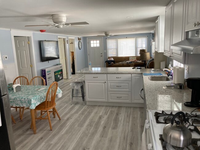 Building Photo - 136 Franklin St