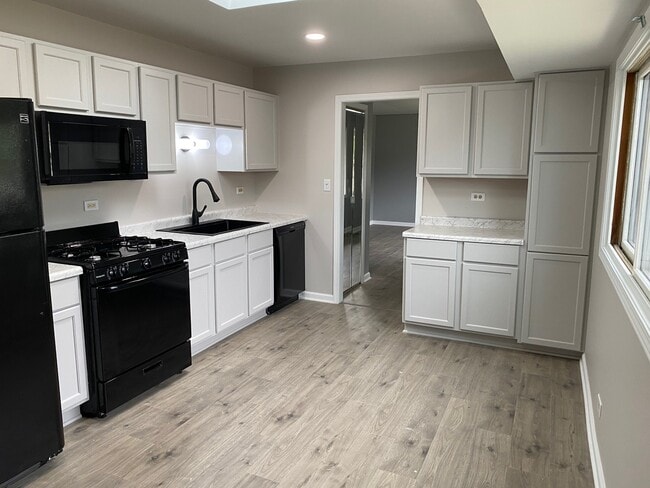 Foto del edificio - 16248 Haven Ave