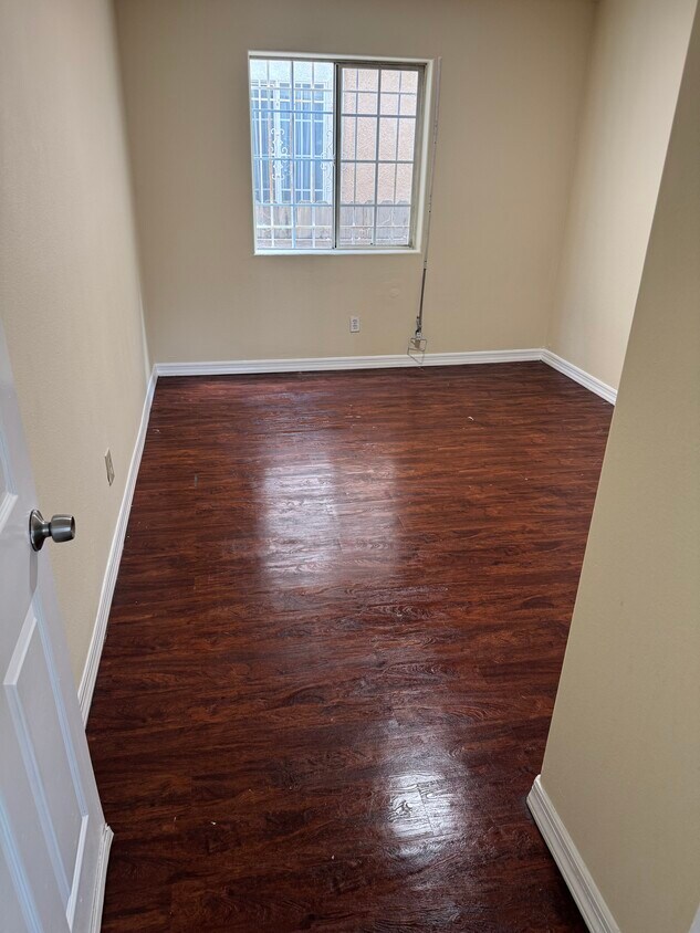 Foto principal - 1512 E 107th St