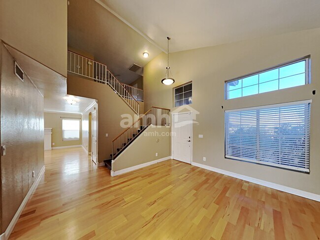 Building Photo - 907 N Albert Drive