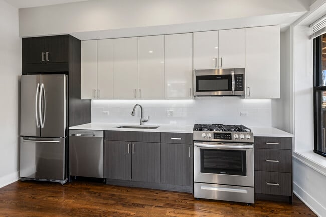 Foto del edificio - 1472 W Summerdale Ave