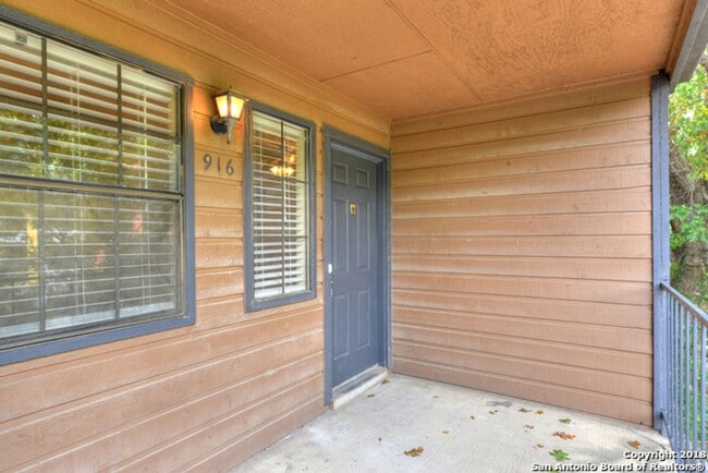 Foto del edificio - 1 Bed 1 Bath Woodside Condo NS Subdivision