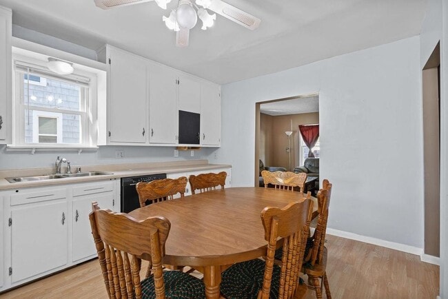 Building Photo - 1025 W 8th St