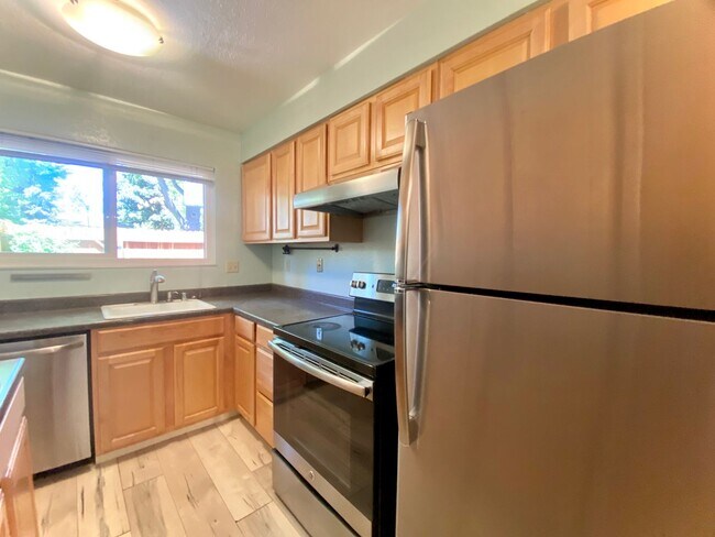 Foto del edificio - Charming 2-Bedroom Townhouse in Fremont - ...
