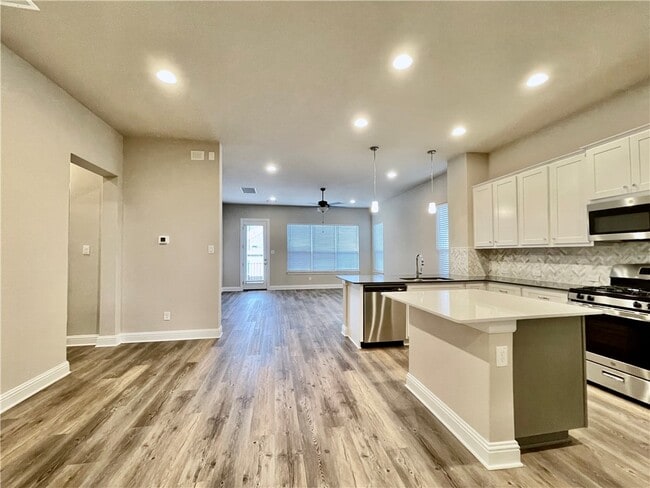 Building Photo - 600 C-Bar Ranch Trl