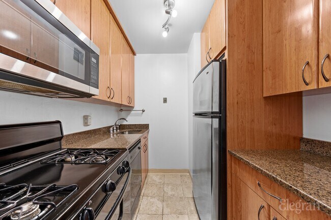 Building Photo - 301 E 45th St