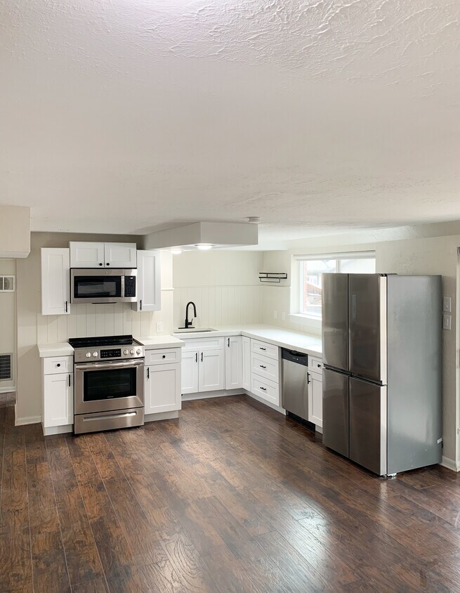 Kitchen - 648 E 400 S