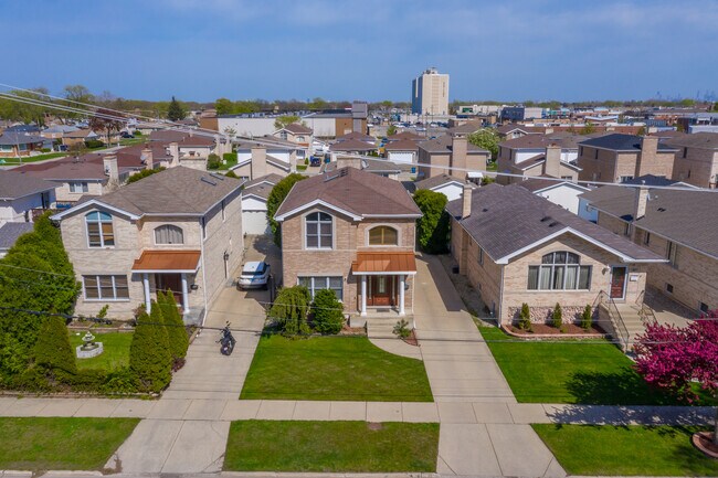 Building Photo - 4855 N Oketo Ave