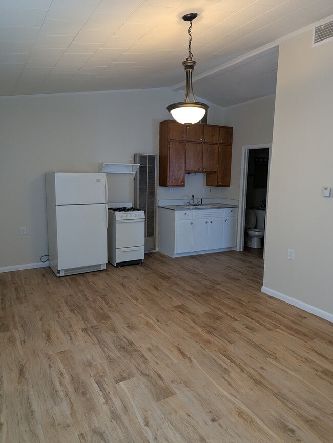 Foto del edificio - 635 E Grove Ave