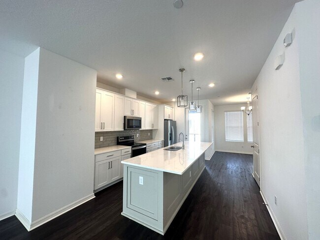 Foto del edificio - Available 8/10!! Luxury 3 story townhouse in the heart of Laureate Park