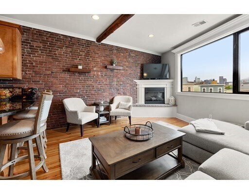 Primary Photo - 410 E 3rd St
