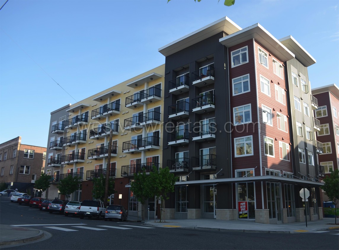 Foto principal - 200 E Maple St