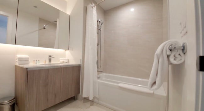 Photo - 157 W Division St Apartment