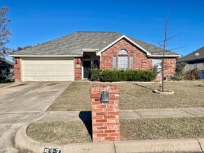 Building Photo - 517 Meadowcrest Dr
