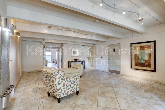 Foto del edificio - 777 N Washington St