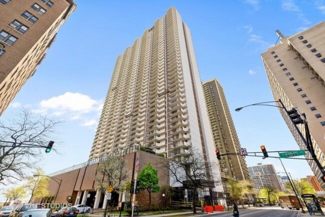 Foto del edificio - 6033 N Sheridan Rd