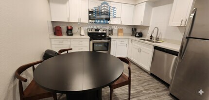 Building Photo - 515 W Pebble Beach Dr